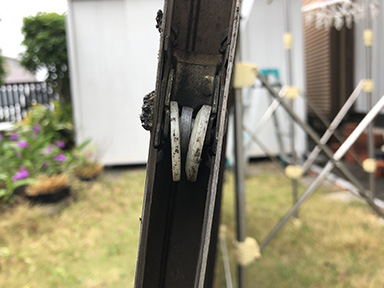 A様邸　雨戸戸車修理工事