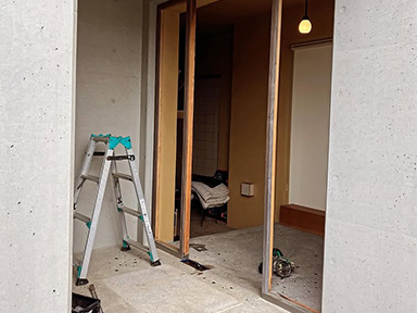 傷んだ玄関ドアをきれいに直したい