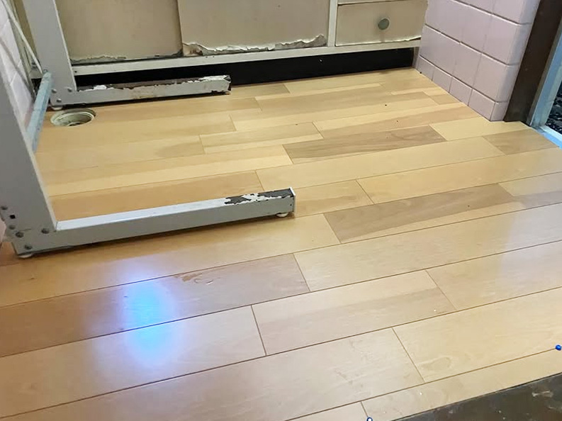 洗面所の床を水まわり向けに貼り替えたい