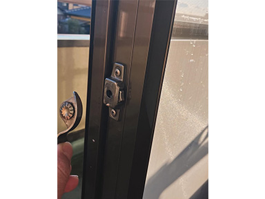 窓の鍵を新しくして安心して暮らしたい