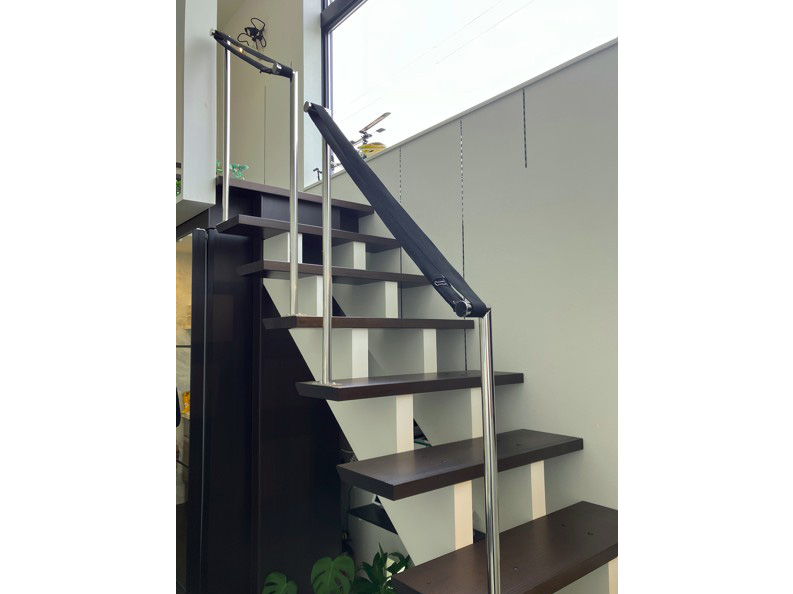 階段に手すりを後付けして転倒を防ぎたい