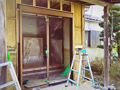 玄関の寒さと防犯性を同時に改善したい