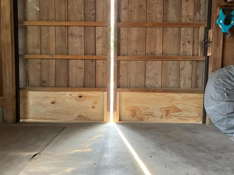 腐った物置建具を直して鍵もかかるようにしたい