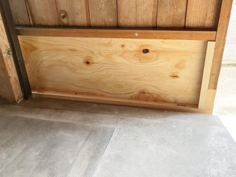 腐った物置建具を直して鍵もかかるようにしたい