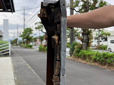 腐った物置建具を直して鍵もかかるようにしたい